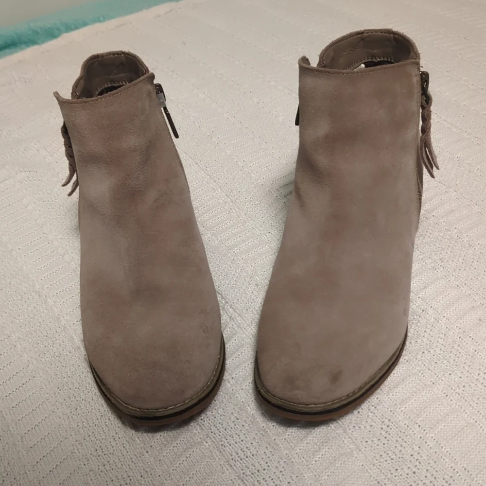 Blondo Tan/Camel Suede Waterproof Booties — Dual Functional Zippers, Cushioned